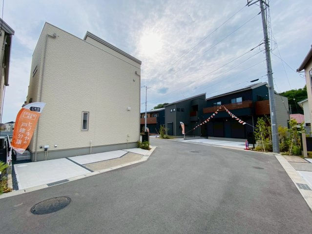 中古戸建　ナリタリンクスプレイス　２６号の前面道路含む現地写真