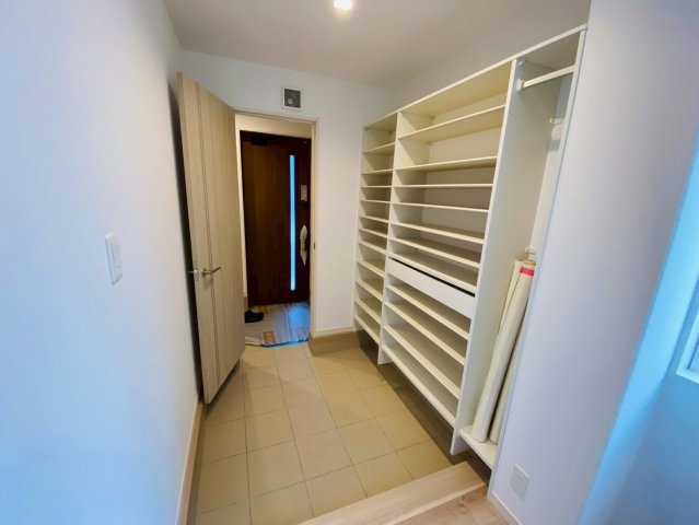 中古戸建　ナリタリンクスプレイス　２６号の玄関