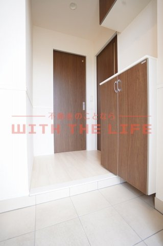 グランディール中広Ⅱ【10,000円キャッシュバック対象物件】の玄関|収納もある玄関です