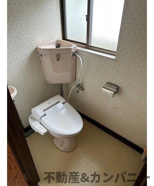 松山市越智３丁目の中古一戸建のトイレ|シンプルで使いやすいトイレです