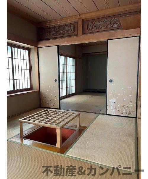 松山市越智３丁目の中古一戸建の居間・リビング|リビングです