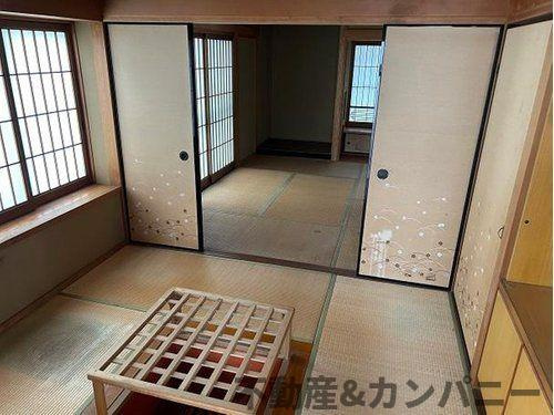 松山市越智３丁目の中古一戸建の居間・リビング|ゆったりとした居間です