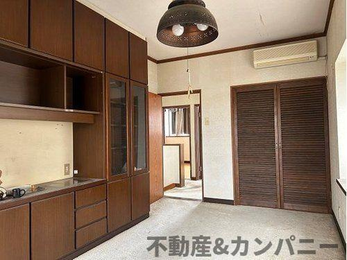 松山市越智３丁目の中古一戸建の居間・リビング|使いやすいリビングです