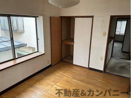 松山市越智３丁目の中古一戸建の居間・リビング|ゆったりとした居間です