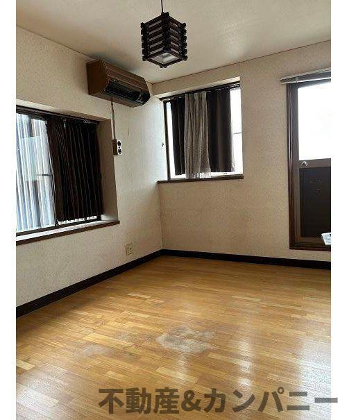 松山市越智３丁目の中古一戸建の居間・リビング|リビングです