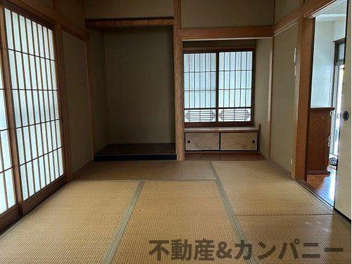 松山市越智３丁目の中古一戸建の居間・リビング|使いやすい居間です