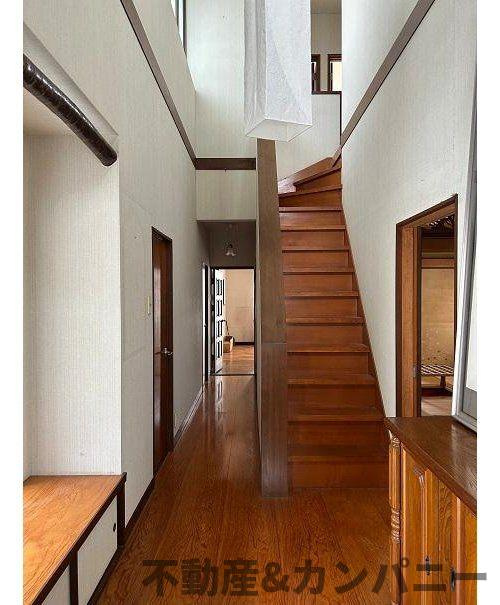 松山市越智３丁目の中古一戸建の玄関|きれいな玄関です