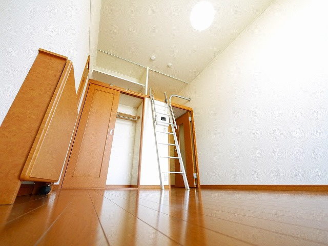 レオパレスパレモⅡの洋室|個人の部屋や寝室として使える洋室です