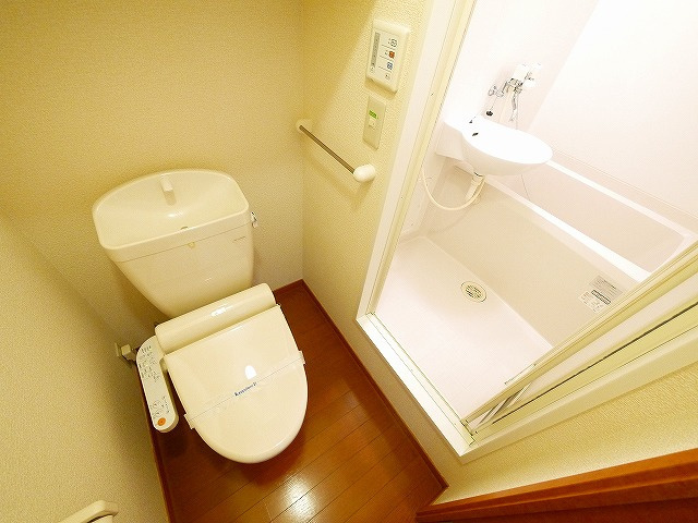 レオパレスパレモⅡのトイレ|清潔感のあるトイレです