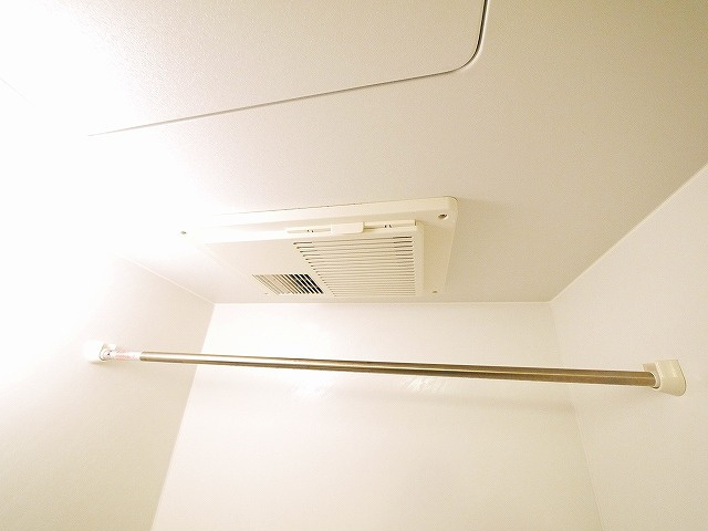 レオパレスパレモⅡの設備|浴室乾燥付きです。