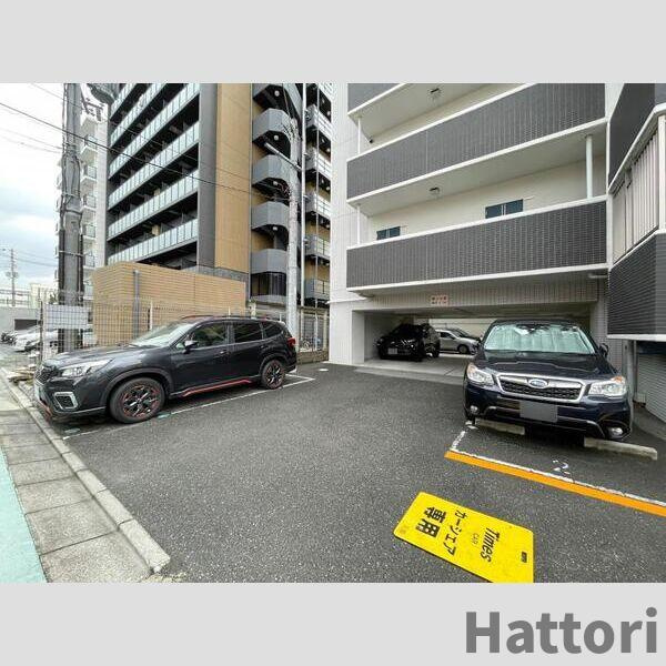 S-FORT江坂Fioreの駐車場