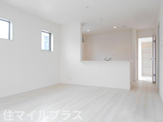 【居間・リビング】 | 郡山市安積町南長久保1丁目新築一戸建て3棟 | ゆったり過ごせる居間です