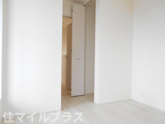 【洋室】 | 郡山市安積町南長久保1丁目新築一戸建て3棟 | 明るい洋室です