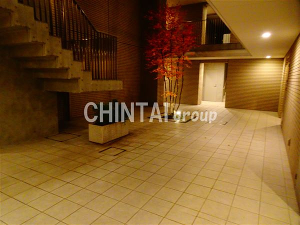 ラグゼガーデン松原のエントランス