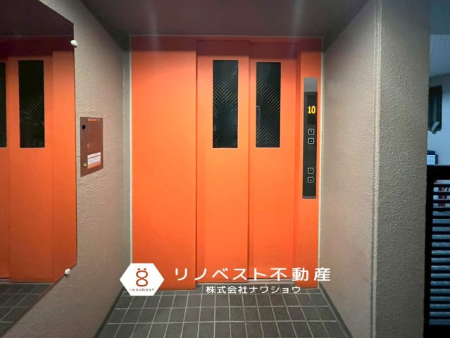 アドリーム石切山手のその他共用部分|オレンジ色のエレベーターが印象的！