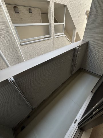 Ｓｏｌｅｉｌ　ＹＳのバルコニー|隣室とは離れており除かれる心配はあまり無し！