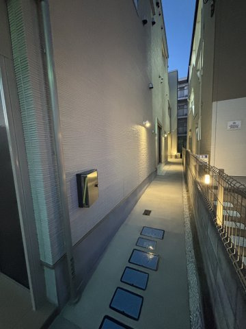 Ｓｏｌｅｉｌ　ＹＳのその他共用部分|駐輪場へ続く通路
