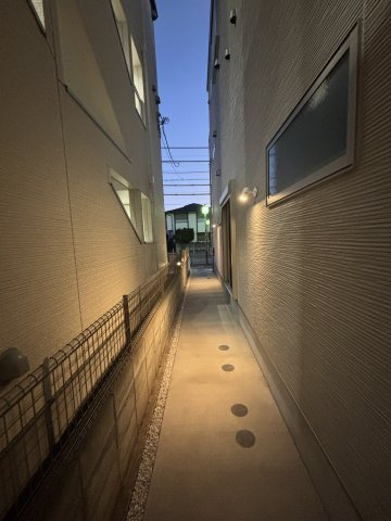 Ｓｏｌｅｉｌ　ＹＳのロビー|駐輪場へのアプローチ部分