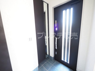 【玄関】 | 生駒市あすか野南３丁目の新築一戸建 全２区画 | 現地写真（Ｂ号地玄関）