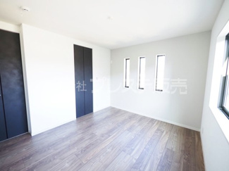 【洋室】 | 生駒市あすか野南３丁目の新築一戸建 全２区画 | 現地写真（Ｂ号地２階洋室）