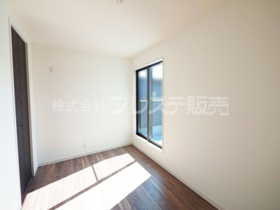 【洋室】 | 生駒市あすか野南３丁目の新築一戸建 全２区画 | 現地写真（Ｂ号地２階洋室）