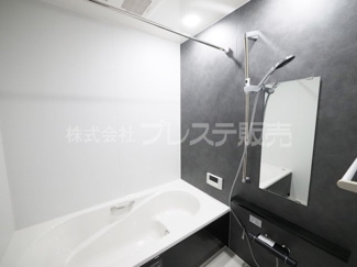 【浴室】 | 生駒市あすか野南３丁目の新築一戸建 全２区画 | 現地写真（Ｂ号地浴室）浴室暖房乾燥機を標準装備！