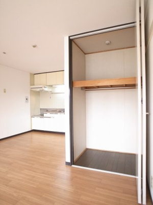 【収納】 | フィールドハウス末広　弐番館 | 収納の　フトコロ深さに　満足だ。（5,7,5）