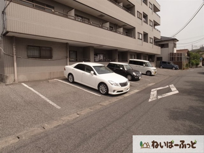 【駐車場】 | フィールドハウス末広　弐番館 | 敷地内駐車場は３か所にご用意。