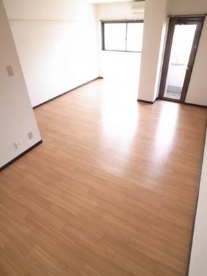 【居間・リビング】 | フィールドハウス末広　弐番館 | ご覧ください、この解放感。これで、この家賃ですよっ。