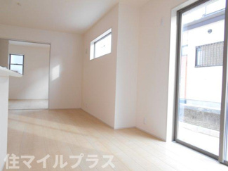 【居間・リビング】 | 郡山市安積町南長久保1丁目新築一戸建て3棟 | こちらの居間で趣味の時間をお楽しみください