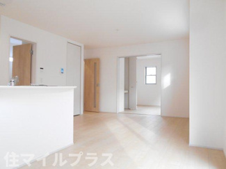 【居間・リビング】 | 郡山市安積町南長久保1丁目新築一戸建て3棟 | ゆったり過ごせる居間です