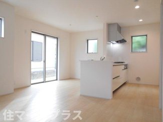 【居間・リビング】 | 郡山市安積町南長久保1丁目新築一戸建て3棟 | 居間です