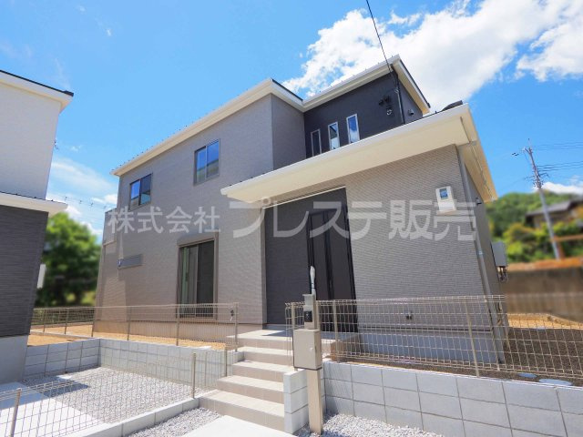 生駒市あすか野南３丁目の新築一戸建の外観|現地写真（Ａ号地外観）即入居可！実際の建物内をご内覧できます♪※現地に係員は常駐しておりません。