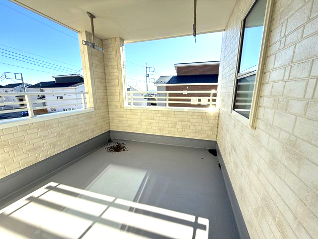 リーブルガーデンＳ第11　前橋市富士見町時沢　1号棟のバルコニー|インナーバルコニーは急な雨でも洗濯物が濡れずに安心ですよ☆
布団も何枚も干せる広さがございます。