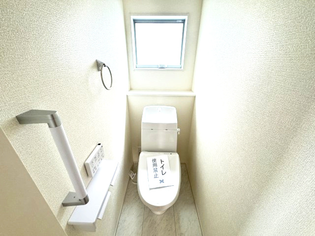 リーブルガーデンＳ第11　前橋市富士見町時沢　1号棟のトイレ|2階トイレです。清潔感のある白を基調としています。