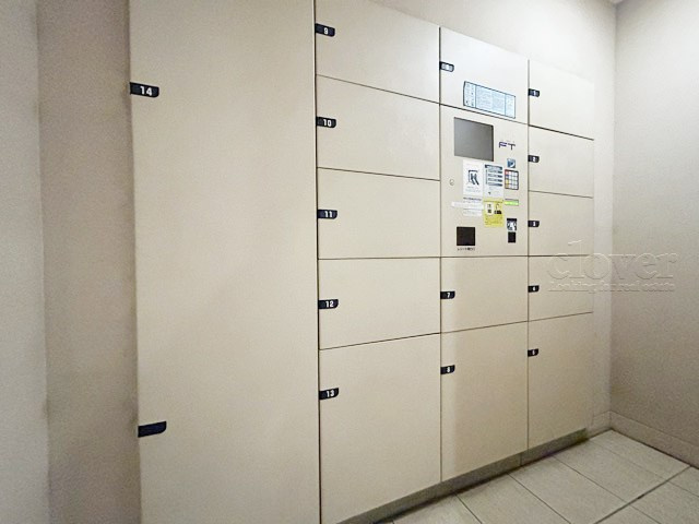 【設備】 | オーベル吉祥寺WEST | 仕事をしたり、家をあけがちな人にとっては必須となる、宅配BOX。ネット通販や宅配サービスの利用頻度が高い人にとっても、うれしい設備です。～即日のご見学可能～　お問合せはお気軽にどうぞ。
