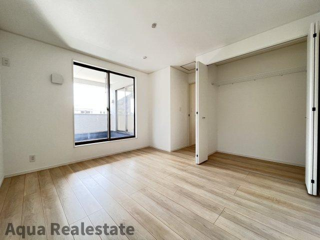 高松市鶴市町の新築一戸建の洋室|明るい洋室です