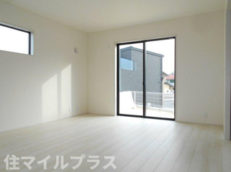 【居間・リビング】 | 郡山市安積町南長久保1丁目新築一戸建て3棟 | ゆったり過ごせるリビングです