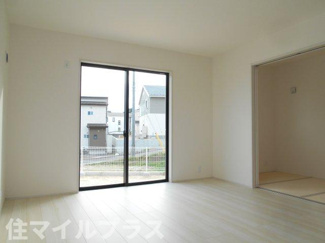 【居間・リビング】 | 郡山市安積町南長久保1丁目新築一戸建て3棟 | ゆったり過ごせる居間です