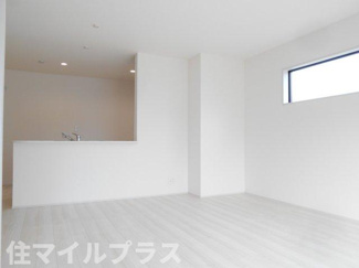 【居間・リビング】 | 郡山市安積町南長久保1丁目新築一戸建て3棟 | ゆったりとした居間です