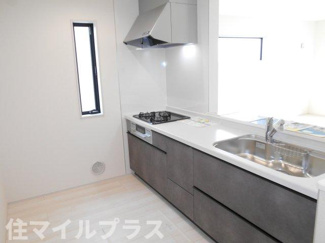 【キッチン】 | 郡山市安積町南長久保1丁目新築一戸建て3棟 | コンパクトなキッチンで掃除もラクラク