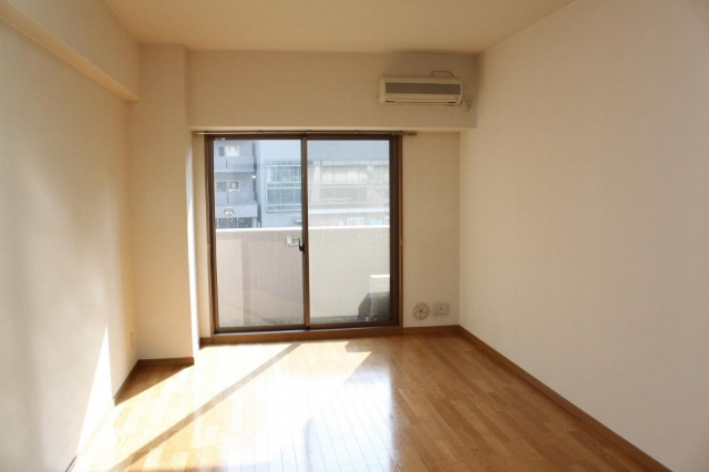 マサコウビルの居間・リビング