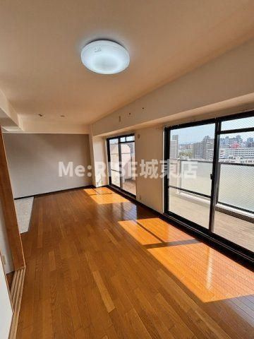 サンファースト京橋の居間・リビング|仲介手数料０円対象物件です♪