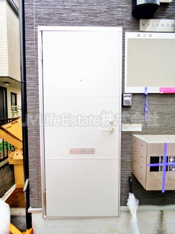 カインドネス国分寺本多の玄関