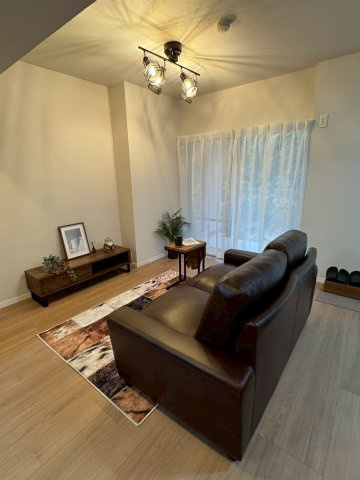 市川大野パークハウスの居間・リビング|リビングダイニング※設置されている家具はディスプレイ用の為、お引渡しはいたしかねます。