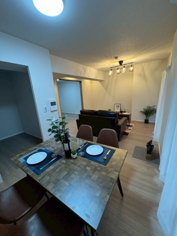 市川大野パークハウスの居間・リビング|リビングダイニングキッチン※設置されている家具はディスプレイ用の為、お引渡しはいたしかねます。