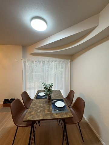 市川大野パークハウスの居間・リビング|リビングダイニング※設置されている家具はディスプレイ用の為、お引渡しはいたしかねます。