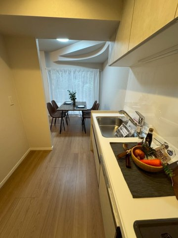 市川大野パークハウスのキッチン|システムキッチン※設置されている家具はディスプレイ用の為、お引渡しはいたしかねます。