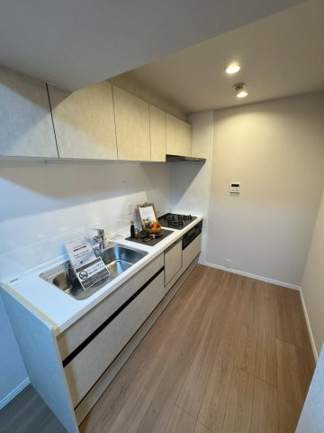 市川大野パークハウスのキッチン|システムキッチン（食洗機付）※設置されている家具はディスプレイ用の為、お引渡しはいたしかねます。