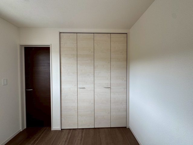 リーブルガーデン八重瀬町具志頭・１０号棟のその他|２階洋室4.5帖に設置されたクローゼット収納